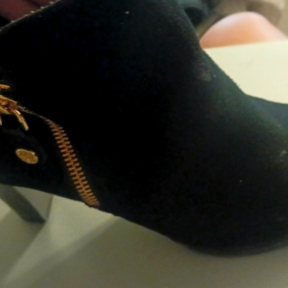 Booties Faux Suede Super soft , SZ 9